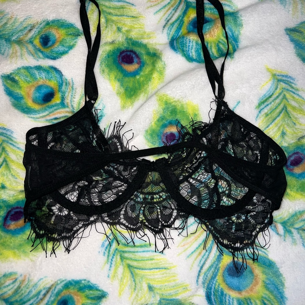 Lace bra - Picture 2 of 3